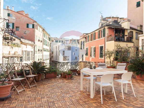 appartamento in vendita a Genova in zona Sottoripa / Maddalena / Molo