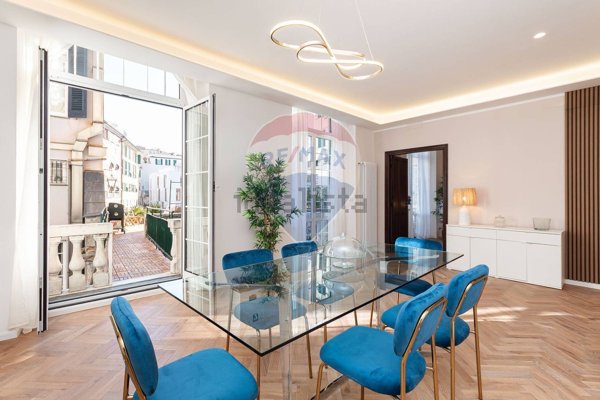 appartamento in vendita a Genova in zona Sottoripa / Maddalena / Molo