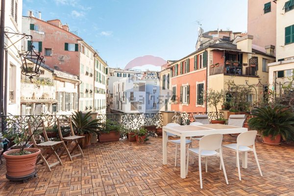 appartamento in vendita a Genova in zona Sottoripa / Maddalena / Molo