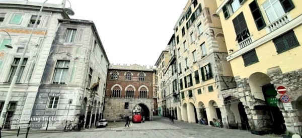 appartamento in vendita a Genova in zona Sottoripa / Maddalena / Molo