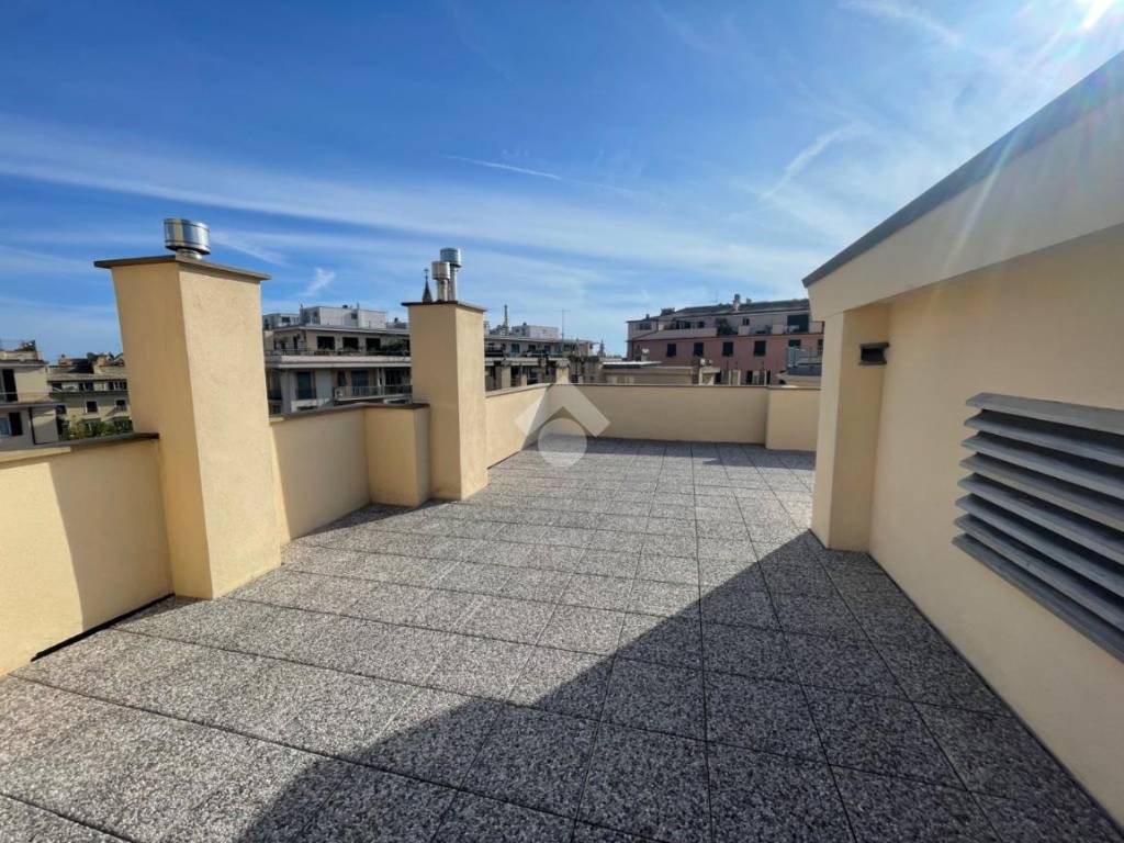 appartamento in vendita a Genova in zona Carignano