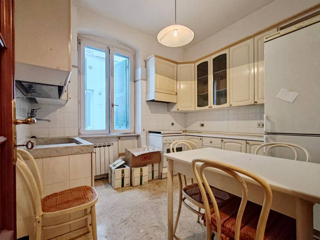 appartamento in vendita a Genova in zona Staglieno