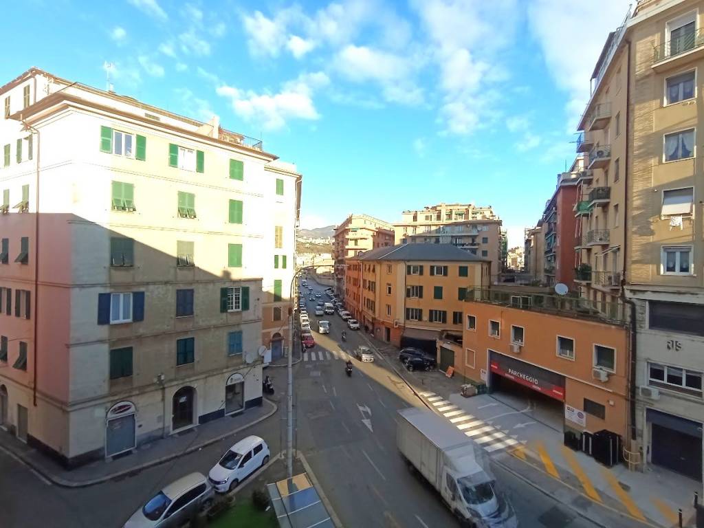 appartamento in vendita a Genova in zona Sampierdarena