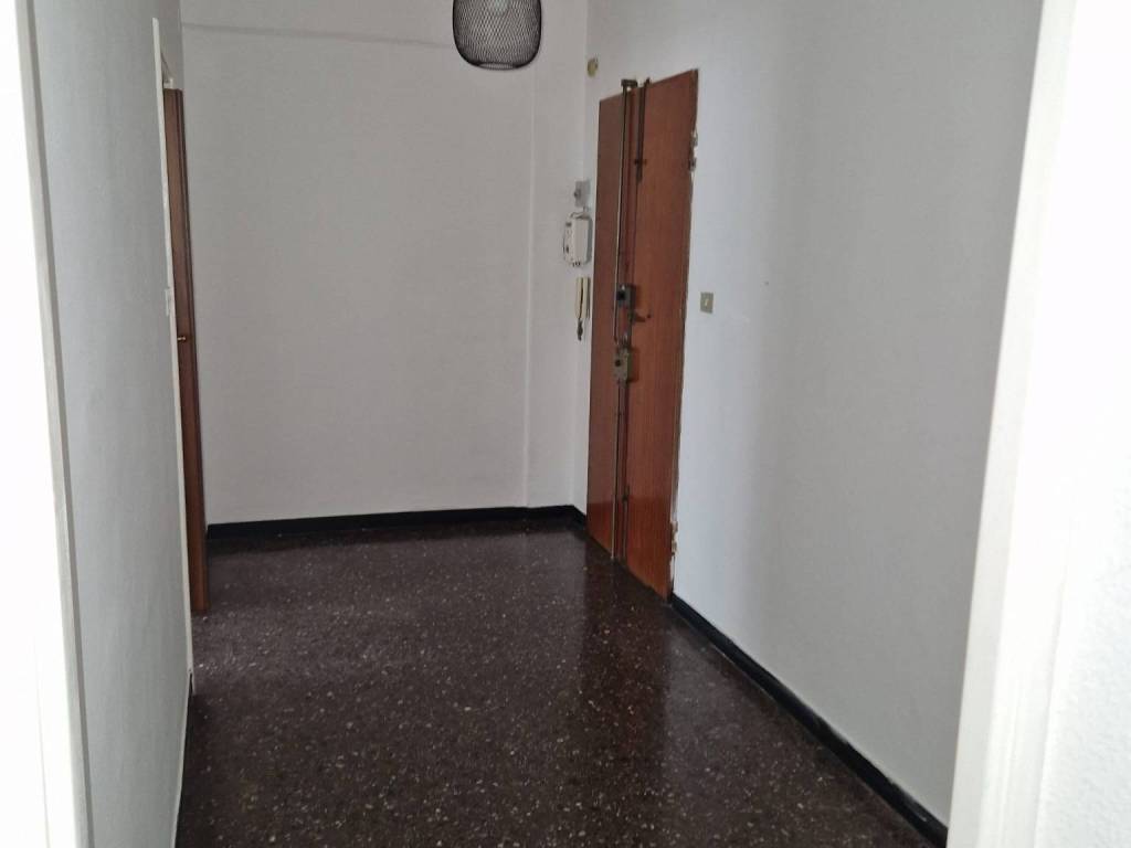 appartamento in vendita a Genova in zona Sestri Ponente