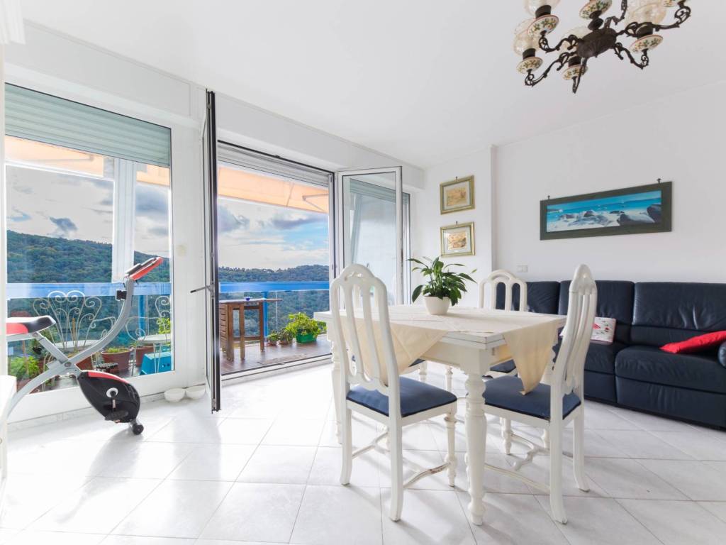 appartamento in vendita a Genova in zona Molassana