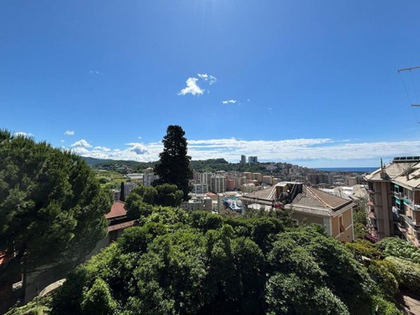 appartamento in vendita a Genova in zona Sestri Ponente