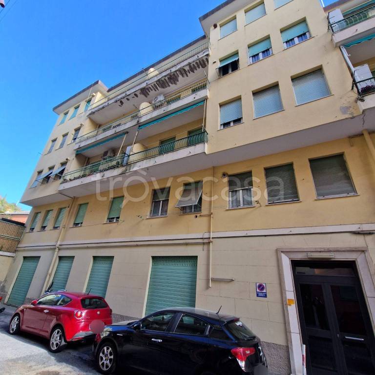 appartamento in vendita a Genova in zona Sestri Ponente