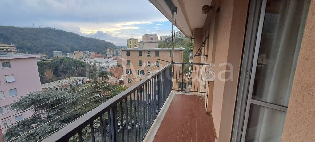 appartamento in vendita a Genova in zona Rivarolo