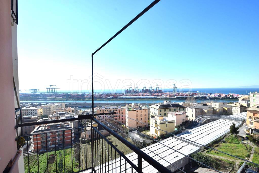 appartamento in vendita a Genova in zona Palmaro / Pra'
