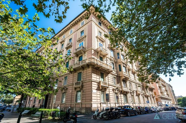 appartamento in vendita a Genova in zona Carignano