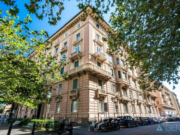 appartamento in vendita a Genova in zona Carignano