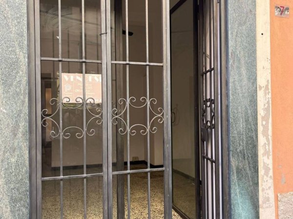 negozio in vendita a Genova in zona Sestri Ponente