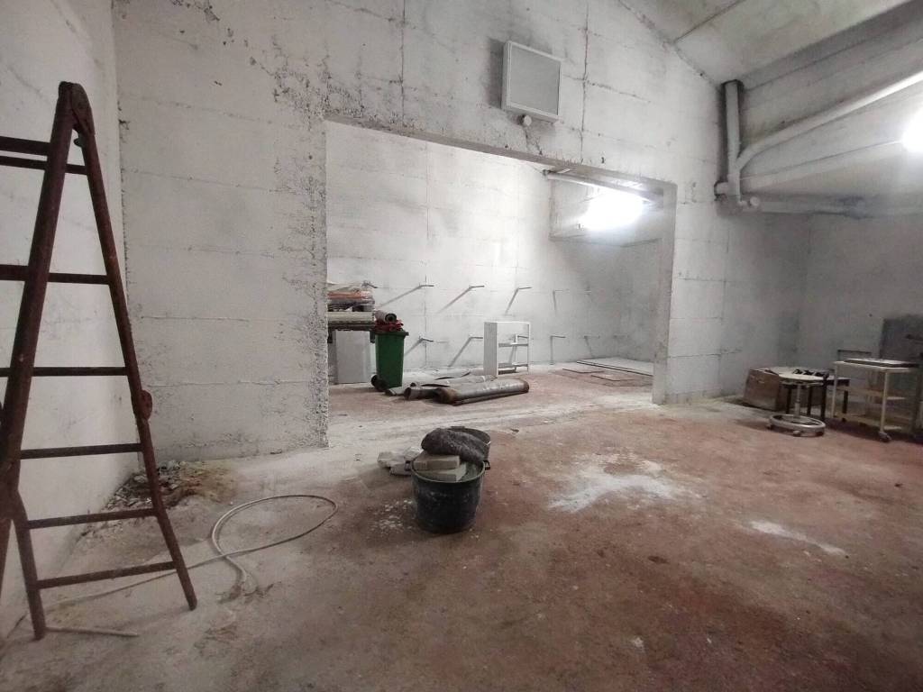 locale commerciale in vendita a Genova in zona Nervi