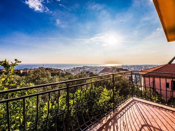 casa indipendente in vendita a Genova in zona Apparizione