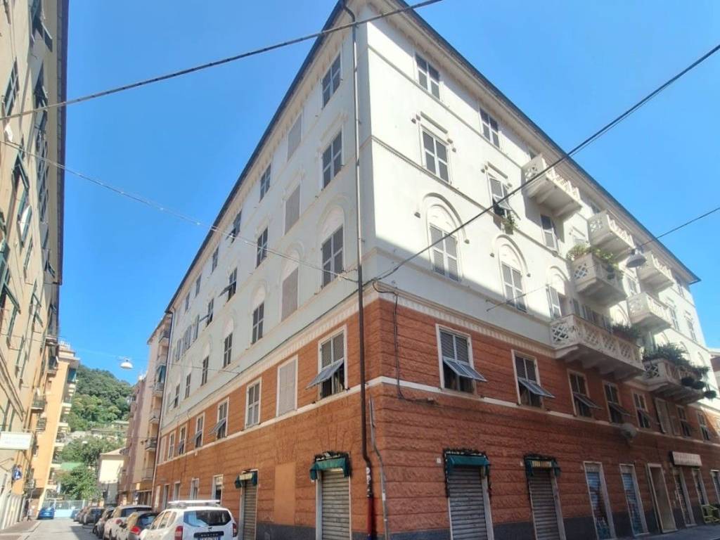 appartamento in vendita a Genova in zona Bolzaneto