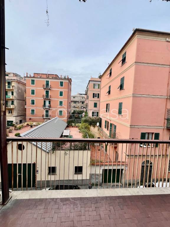 appartamento in vendita a Genova in zona Sestri Ponente