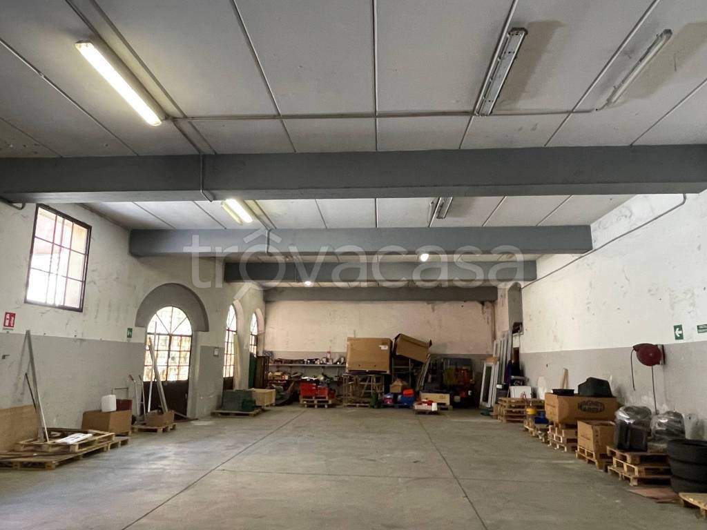 locale commerciale in vendita a Genova in zona San Quirico