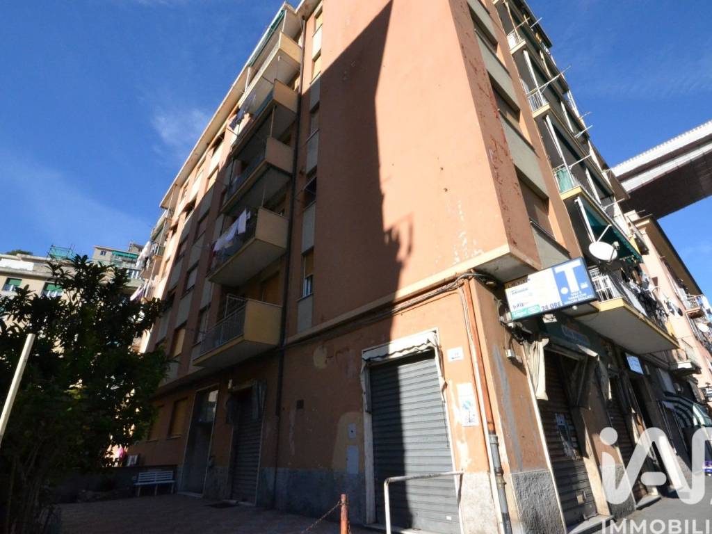 appartamento in vendita a Genova in zona Staglieno