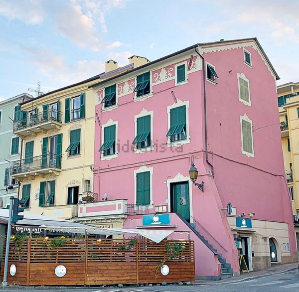 negozio in vendita a Genova in zona San Vincenzo