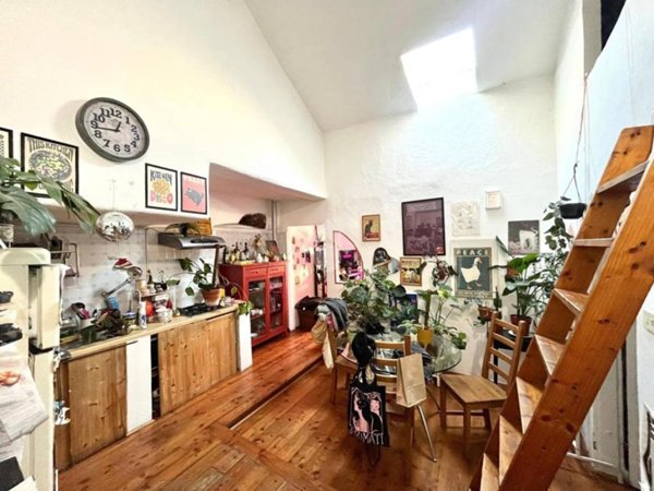 appartamento in vendita a Genova in zona Sottoripa / Maddalena / Molo