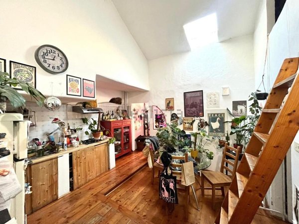 appartamento in vendita a Genova in zona Sottoripa / Maddalena / Molo