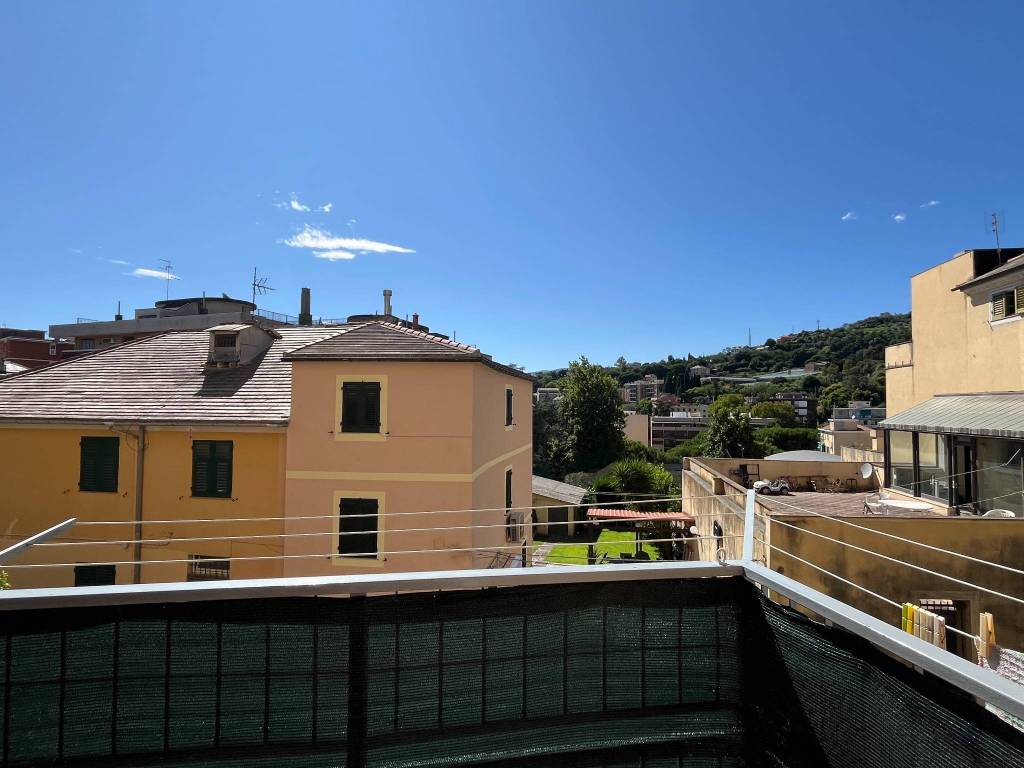 appartamento in vendita a Genova in zona Sestri Ponente