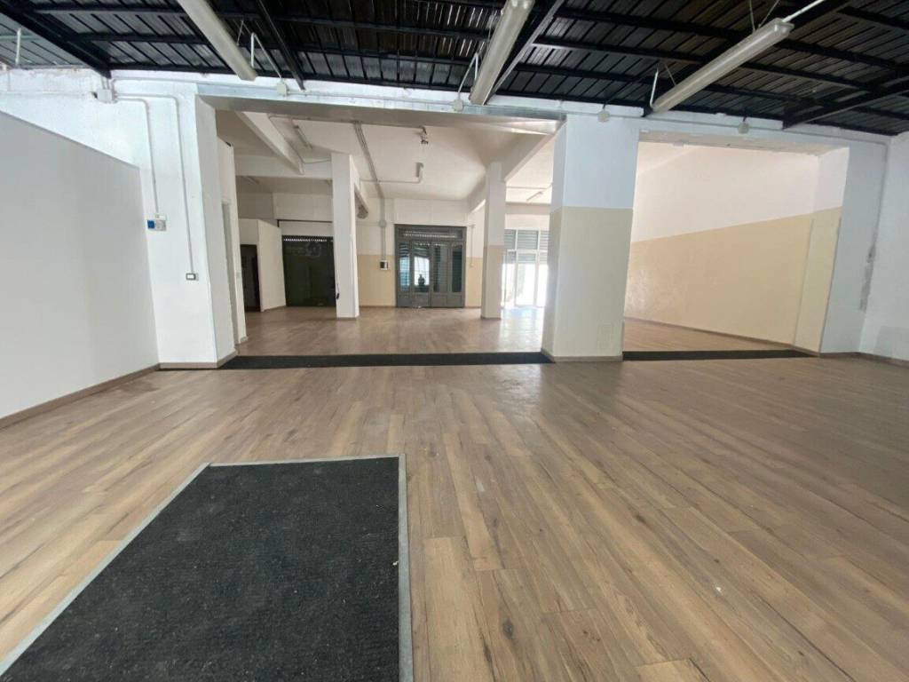 negozio in vendita a Genova in zona Quezzi