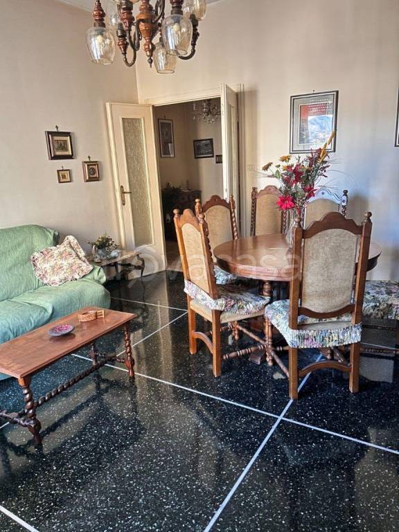 appartamento in vendita a Genova in zona Staglieno
