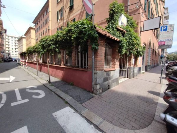 negozio in vendita a Genova in zona Foce