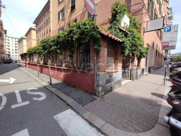 negozio in vendita a Genova in zona Foce