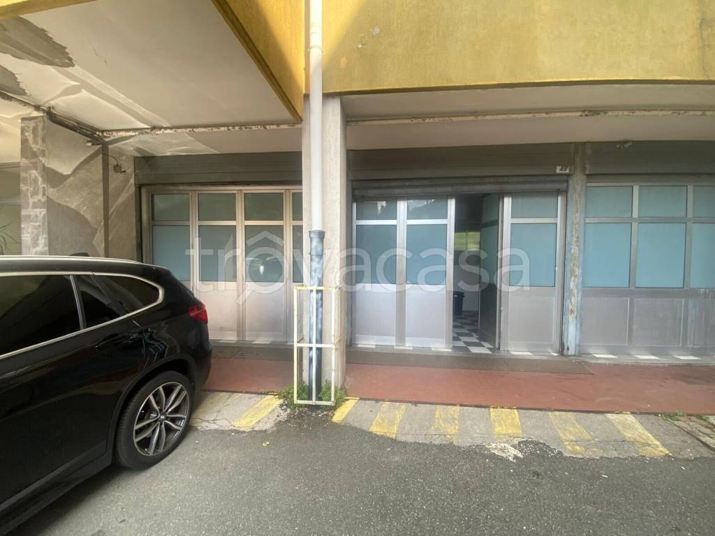 locale commerciale in vendita a Genova in zona Struppa