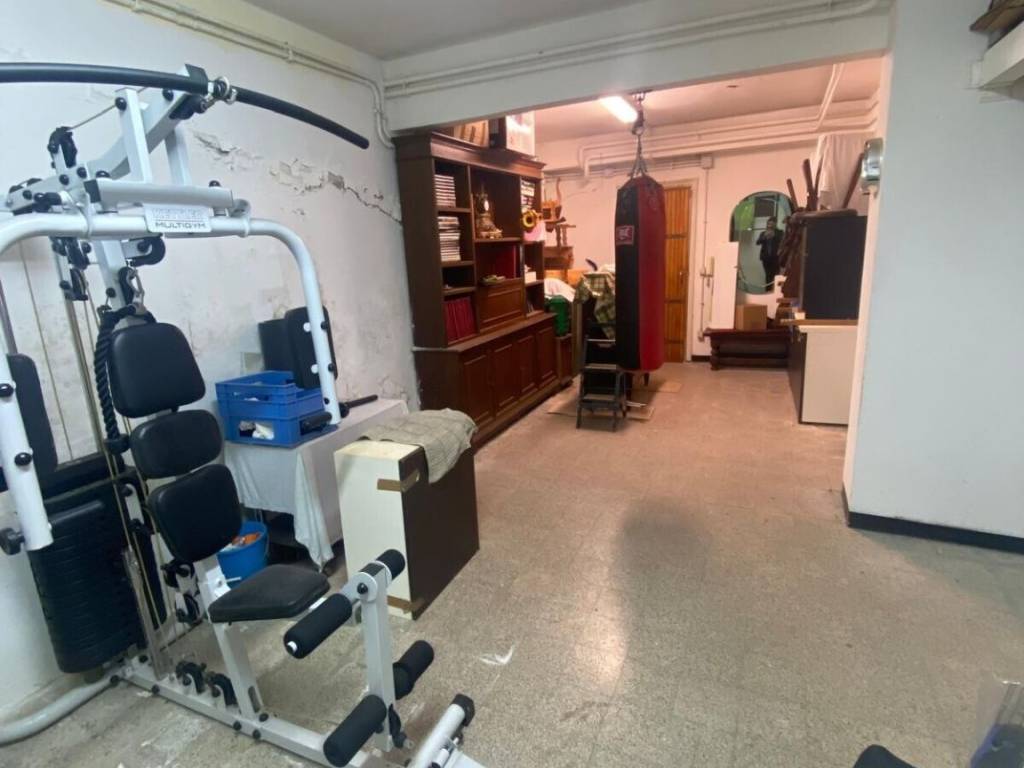 locale commerciale in vendita a Genova in zona San Fruttuoso