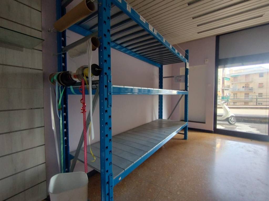 negozio in vendita a Genova in zona San Martino