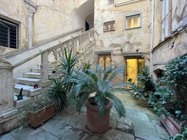 appartamento in vendita a Genova in zona Sottoripa / Maddalena / Molo