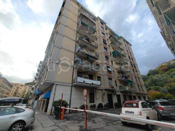 locale commerciale in vendita a Genova in zona Molassana