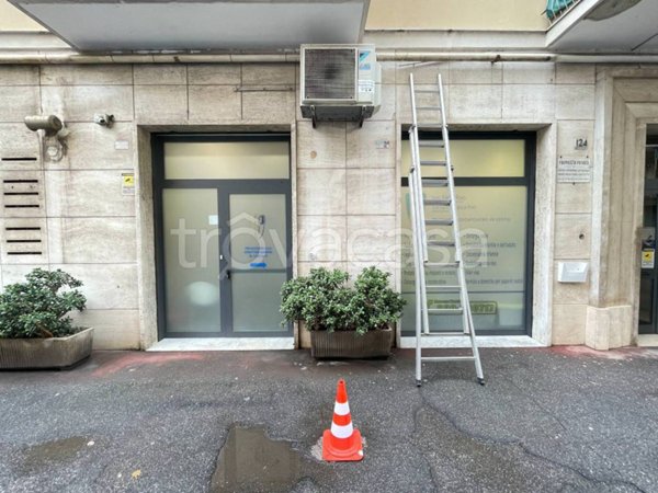 locale commerciale in vendita a Genova in zona Molassana