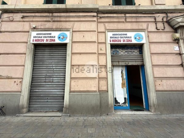 locale commerciale in vendita a Genova in zona Cornigliano