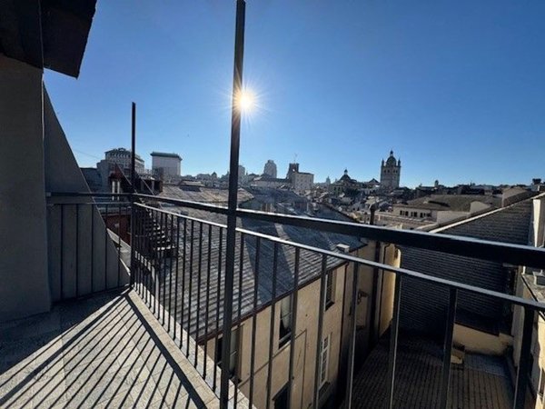 appartamento in vendita a Genova in zona Sottoripa / Maddalena / Molo