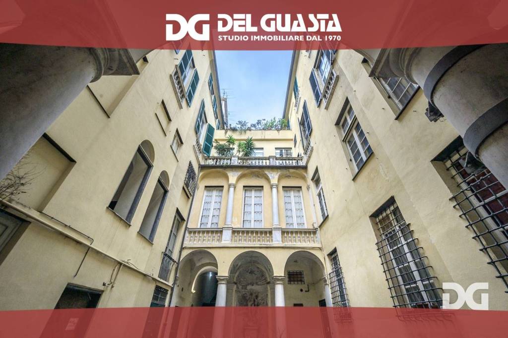 appartamento in vendita a Genova in zona Sottoripa / Maddalena / Molo