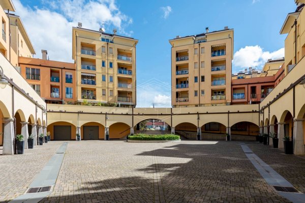 ufficio in vendita a Genova in zona Sestri Ponente