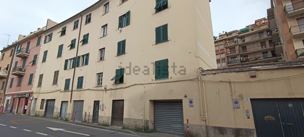 appartamento in vendita a Genova in zona Sestri Ponente