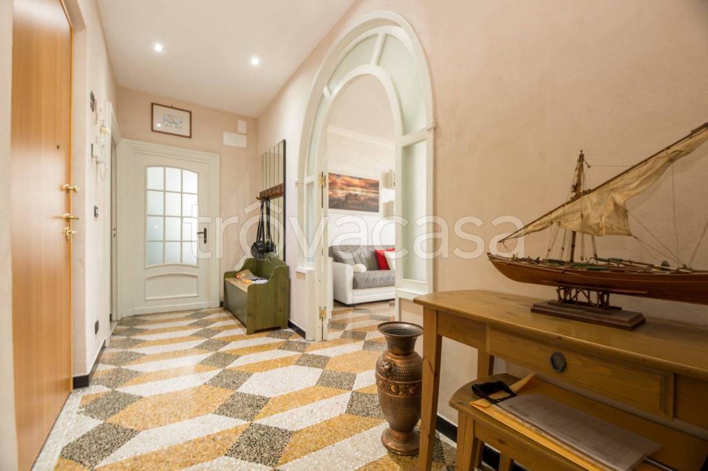 appartamento in vendita a Genova in zona Sottoripa / Maddalena / Molo