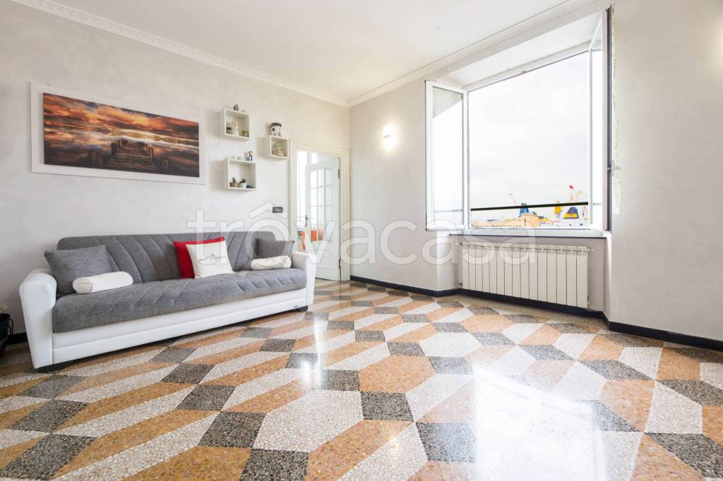 appartamento in vendita a Genova in zona Sottoripa / Maddalena / Molo