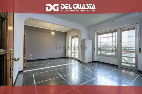 appartamento in vendita a Genova in zona Sturla