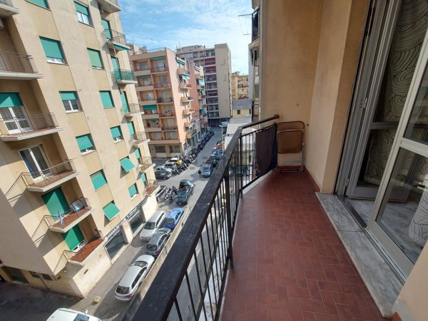 appartamento in vendita a Genova in zona Sestri Ponente