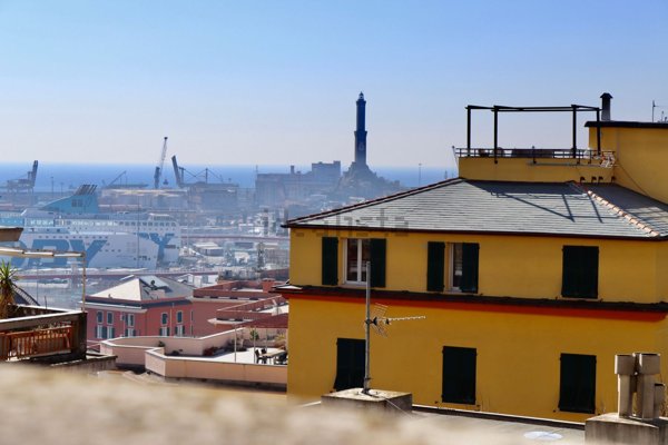 appartamento in vendita a Genova in zona Sottoripa / Maddalena / Molo