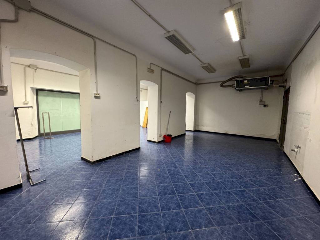 locale commerciale in vendita a Genova in zona Pegli