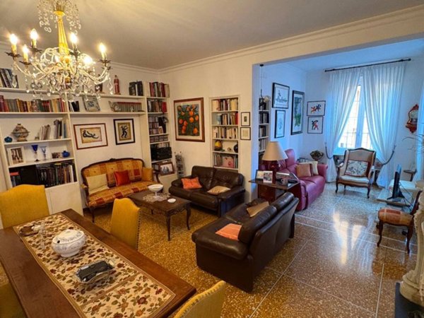appartamento in vendita a Genova in zona Carignano