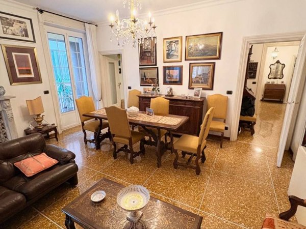 appartamento in vendita a Genova in zona Carignano