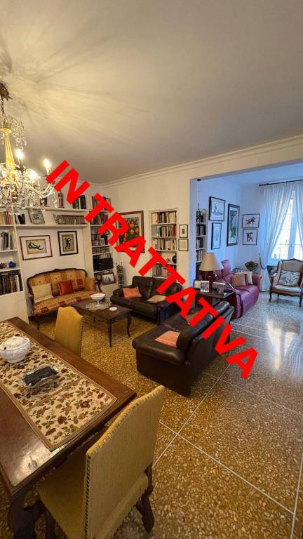 appartamento in vendita a Genova in zona Carignano